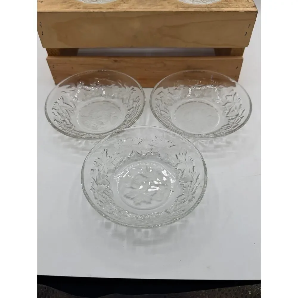 Vintage Clear Pressed Glass Dessert Bowls- Set of 7 Frosted Poinsettia-5.5 Inch⁠